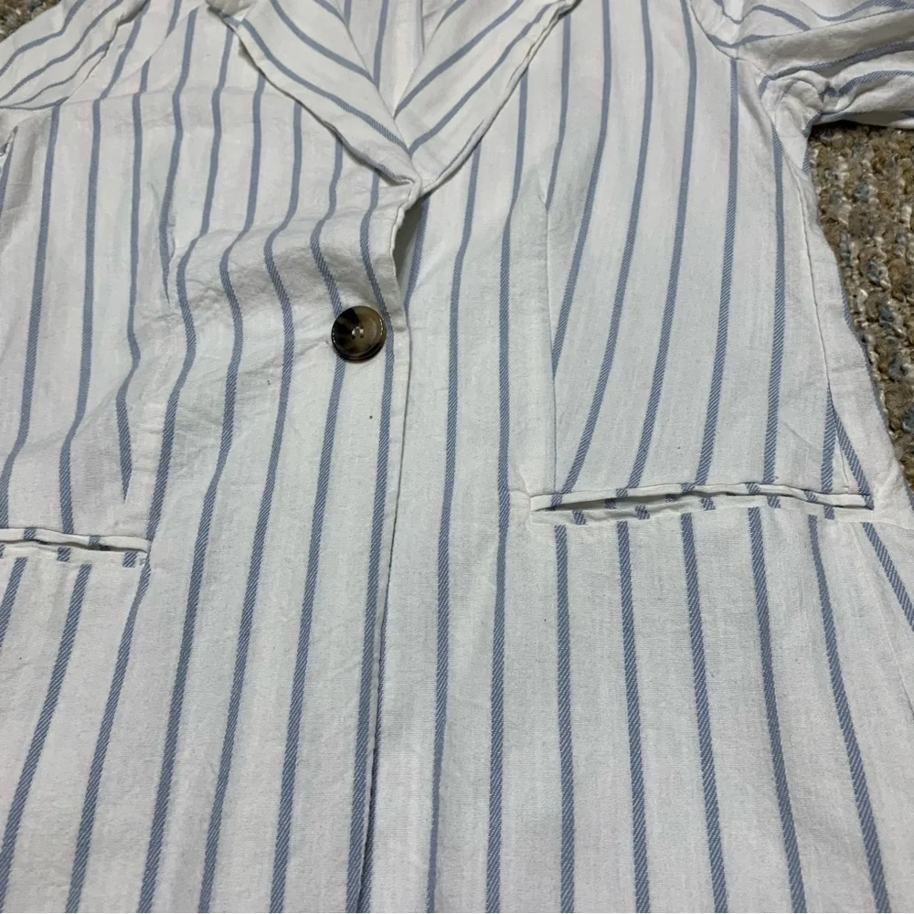 Coco & Shay Women's Small White Blazer Blue Pinstripes Cotton‎ Viscose Preppy